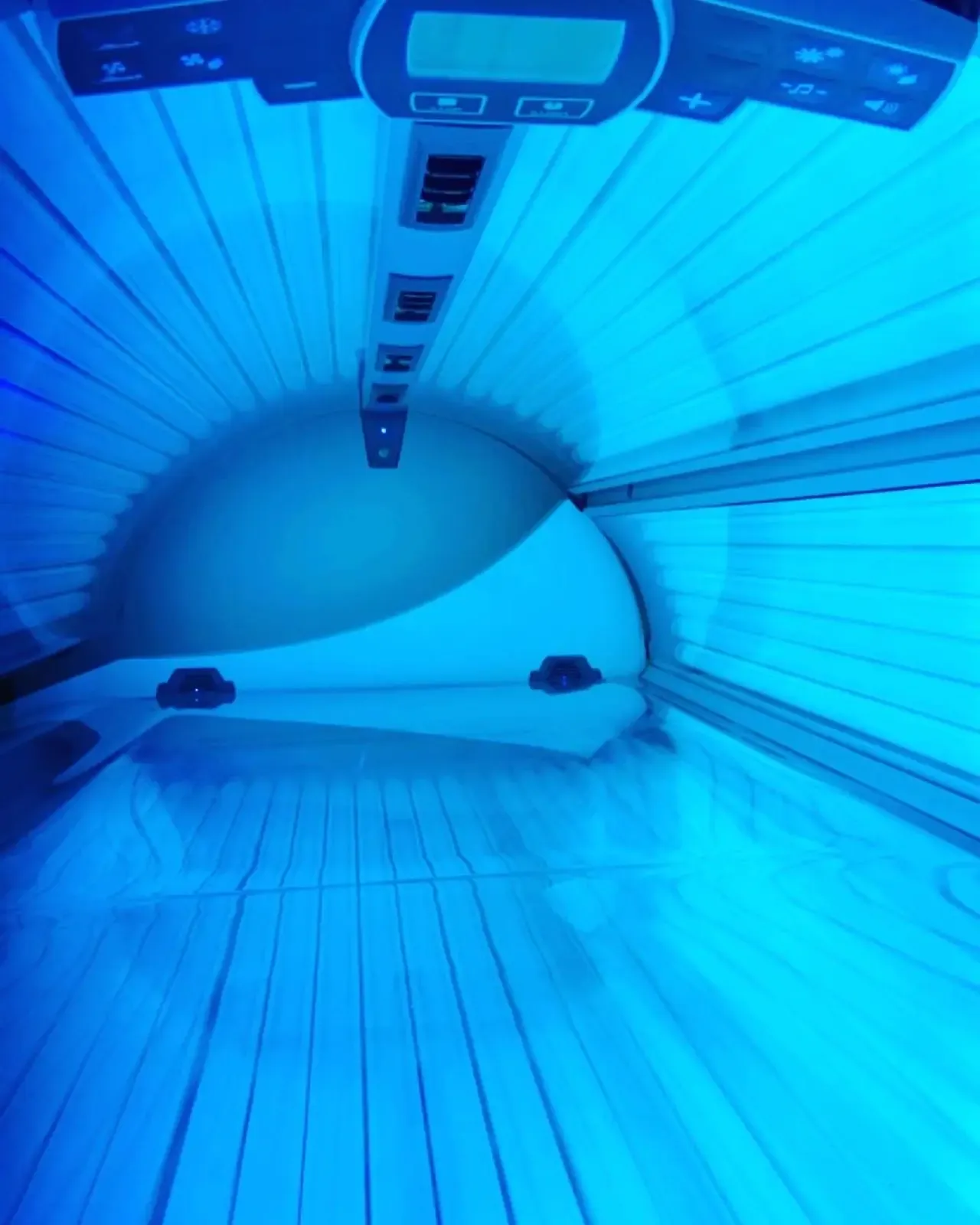 Palm tree shaped image with blue glow